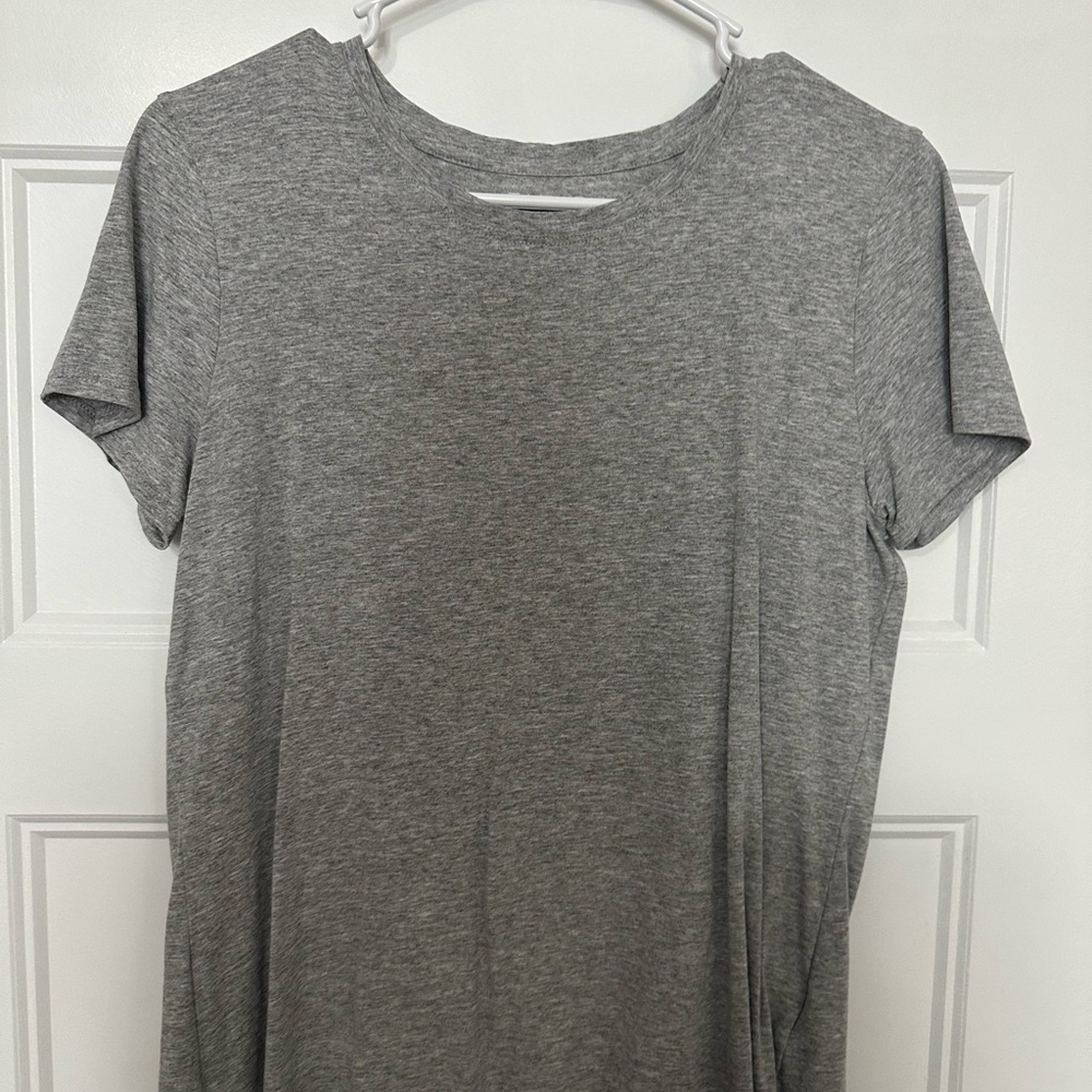 Tahari Women's Gray Short Sleeve Crew Neck Tee
